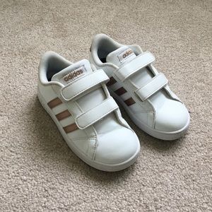 Adidas Toddler Baseline Sneaker Size 10